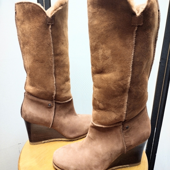 - UGG SZ 8 APRELLE 3195 12" SUEDE SHEARLING WEDGE BOOTS EUC $250 - Picture 5 of 15